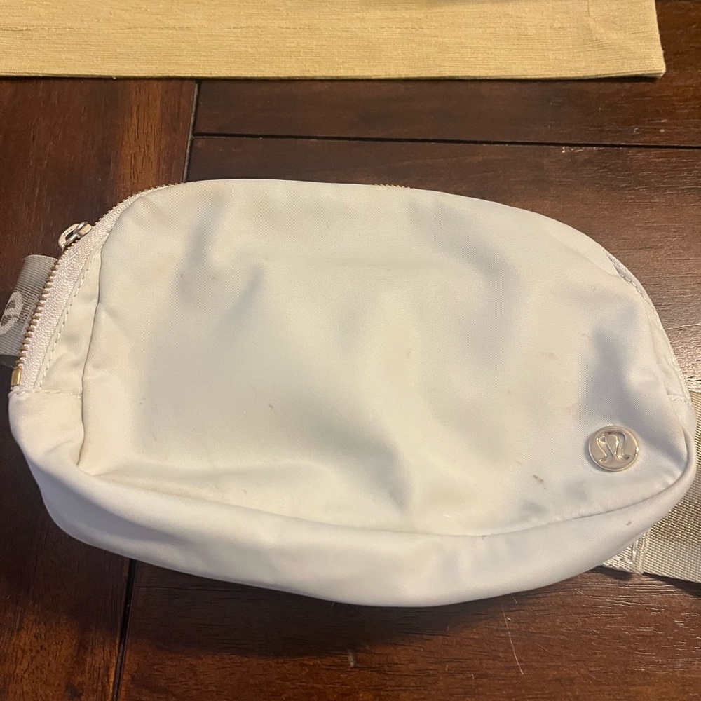 lululemon athletica White Cosmetic Pouch with Logo Accent
